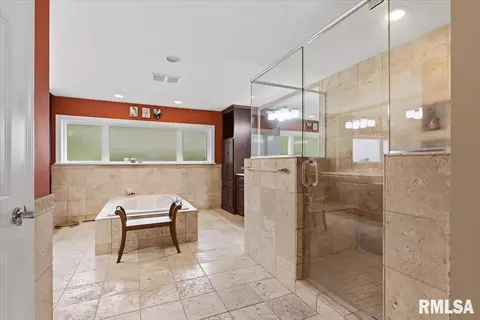 Bath - 41 Forest Rdg, Springfield, IL 62712 photo 1 of 7