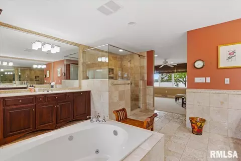 Bath - 41 Forest Rdg, Springfield, IL 62712 photo 3 of 7