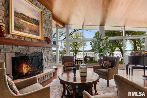 Living - 41 Forest Rdg, Springfield, IL 62712 photo 1 of 10