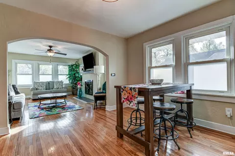 Dining - 1833 S Douglas Ave, Springfield, IL 62704 photo 2 of 2