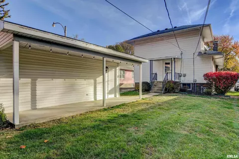 Exterior - 1833 S Douglas Ave, Springfield, IL 62704 photo 4 of 5