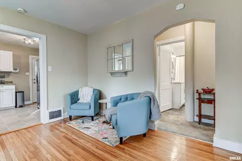 Entry Way - 1833 S Douglas Ave, Springfield, IL 62704 photo 1 of 1