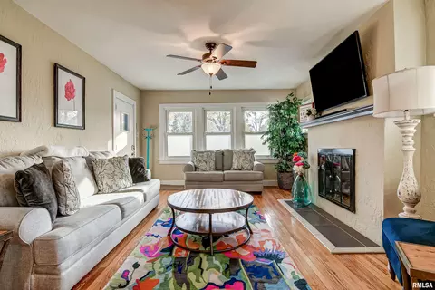 Living - 1833 S Douglas Ave, Springfield, IL 62704 photo 2 of 4