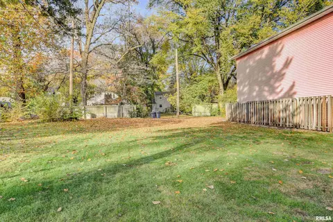 Exterior - 1833 S Douglas Ave, Springfield, IL 62704 photo 5 of 5