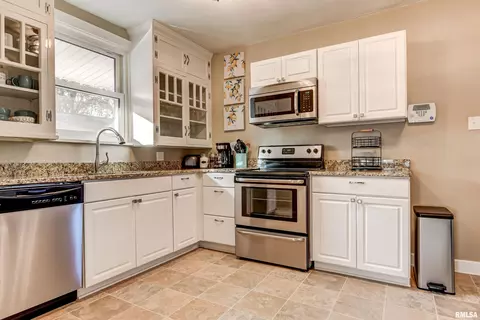 Kitchen - 1833 S Douglas Ave, Springfield, IL 62704 photo 1 of 4