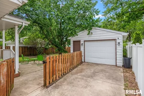 Exterior - 1613 N Schrader Ave, Springfield, IL 62702 photo 2 of 4