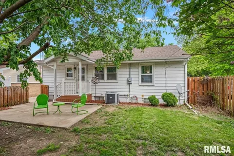 Exterior - 1613 N Schrader Ave, Springfield, IL 62702 photo 3 of 4