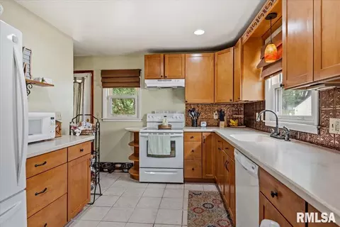 Kitchen - 1613 N Schrader Ave, Springfield, IL 62702 photo 1 of 2