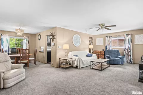 Living - 38 Monica Ln, Springfield, IL 62702 photo 2 of 4
