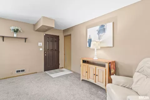 Entry Way - 38 Monica Ln, Springfield, IL 62702 photo 1 of 1