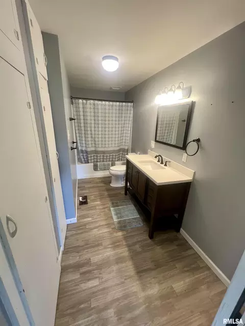 Bath - 101 N Cedar St, Bowen, IL 62316 photo 1 of 1