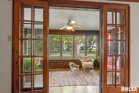 Exterior - 1533 S Noble Ave, Springfield, IL 62704 photo 4 of 13