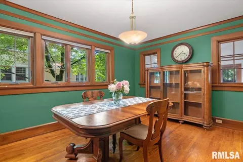 Dining - 1533 S Noble Ave, Springfield, IL 62704 photo 1 of 2
