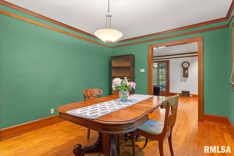 Dining - 1533 S Noble Ave, Springfield, IL 62704 photo 2 of 2