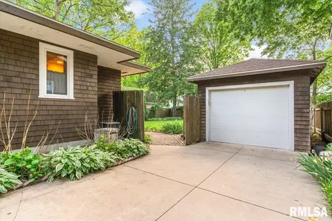 Exterior - 1533 S Noble Ave, Springfield, IL 62704 photo 7 of 13