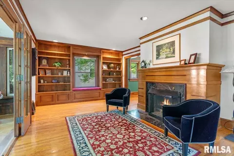 Living - 1533 S Noble Ave, Springfield, IL 62704 photo 3 of 3