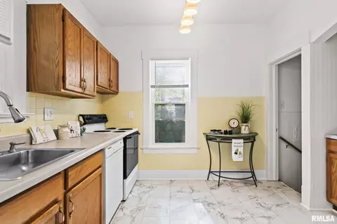 Kitchen - 1941 S Whittier Ave, Springfield, IL 62704 photo 1 of 3