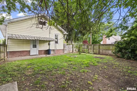 Exterior - 1941 S Whittier Ave, Springfield, IL 62704 photo 3 of 6