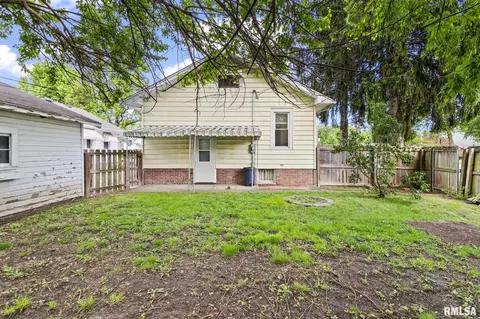 Exterior - 1941 S Whittier Ave, Springfield, IL 62704 photo 4 of 6