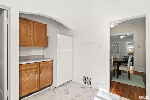 Entry Way - 1941 S Whittier Ave, Springfield, IL 62704 photo 1 of 1