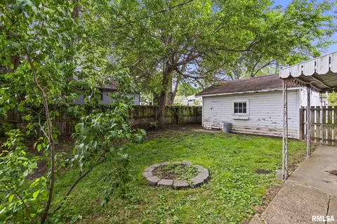 Exterior - 1941 S Whittier Ave, Springfield, IL 62704 photo 2 of 6