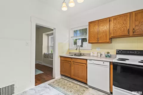 Kitchen - 1941 S Whittier Ave, Springfield, IL 62704 photo 3 of 3