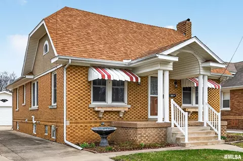 1061 Brown Ave, Galesburg, IL 61401