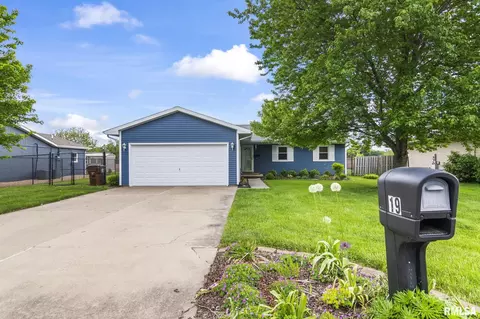 19 Conestoga Dr, Auburn, IL 62615