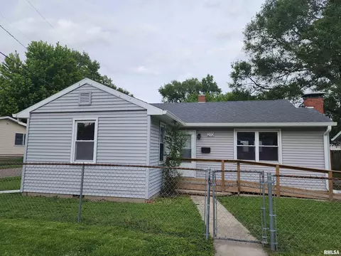 210 N State St, Lincoln, IL 62656