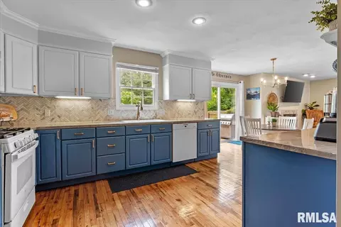 Kitchen - 4414 Comanche Dr, Springfield, IL 62711 photo 3 of 3