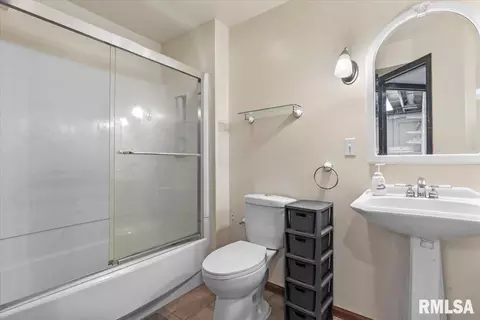 Bath - 4414 Comanche Dr, Springfield, IL 62711 photo 4 of 5
