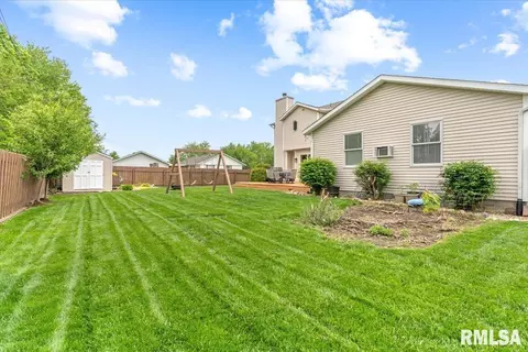 Exterior - 4414 Comanche Dr, Springfield, IL 62711 photo 6 of 10