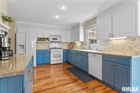 Kitchen - 4414 Comanche Dr, Springfield, IL 62711 photo 1 of 3