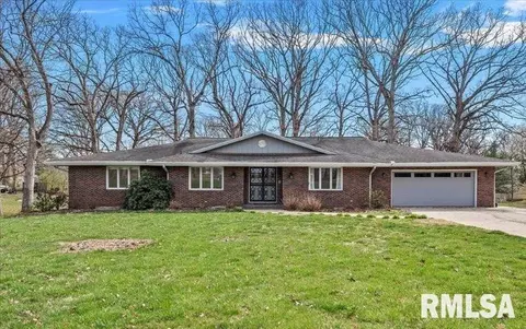 3606 Kennedy Rd, Taylorville, IL 62568