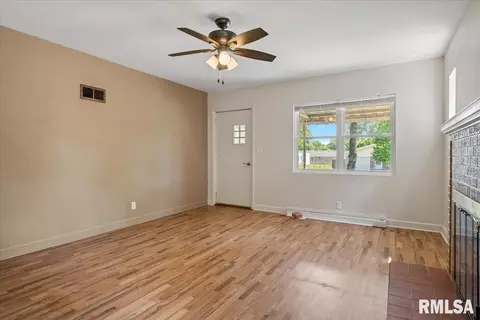 Living - 3211 S 3rd St, Springfield, IL 62703 photo 3 of 4