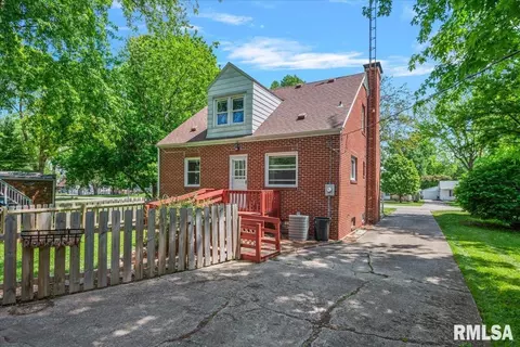 Exterior - 3211 S 3rd St, Springfield, IL 62703 photo 5 of 8