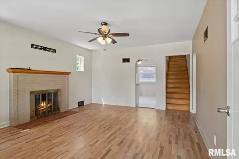 Living - 3211 S 3rd St, Springfield, IL 62703 photo 1 of 4