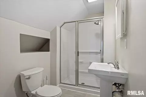 Bath - 3211 S 3rd St, Springfield, IL 62703 photo 2 of 2