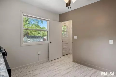 Entry Way - 3211 S 3rd St, Springfield, IL 62703 photo 3 of 4