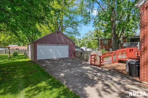 Exterior - 3211 S 3rd St, Springfield, IL 62703 photo 4 of 8
