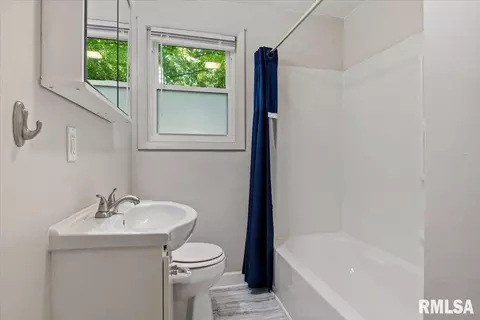 Bath - 3211 S 3rd St, Springfield, IL 62703 photo 1 of 2