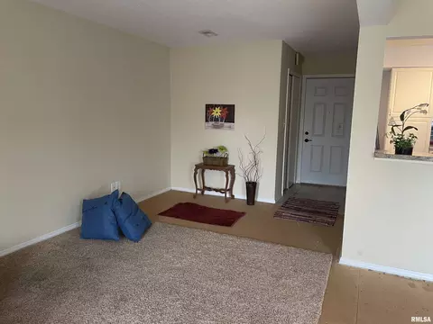 Living - 1910 Jeanette Ln, Springfield, IL 62702 photo 9 of 10