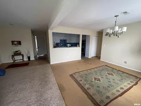 Living - 1910 Jeanette Ln, Springfield, IL 62702 photo 1 of 10