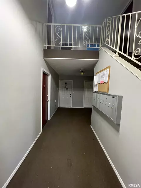 Entry Way - 1910 Jeanette Ln, Springfield, IL 62702 photo 1 of 1