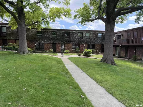 Exterior - 1910 Jeanette Ln, Springfield, IL 62702 photo 2 of 5