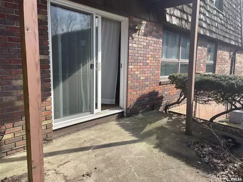 Exterior - 1910 Jeanette Ln, Springfield, IL 62702 photo 3 of 5