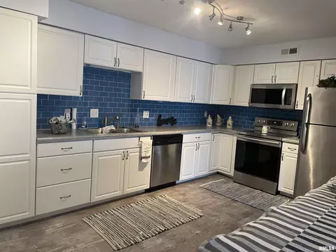 Kitchen - 1910 Jeanette Ln, Springfield, IL 62702 photo 1 of 3