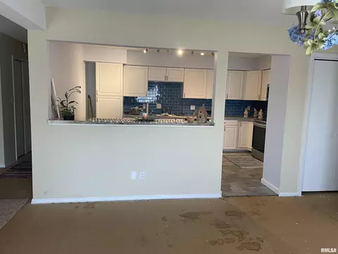 Kitchen - 1910 Jeanette Ln, Springfield, IL 62702 photo 3 of 3