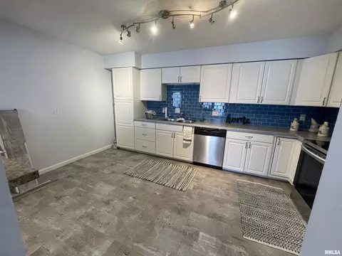 Kitchen - 1910 Jeanette Ln, Springfield, IL 62702 photo 2 of 3