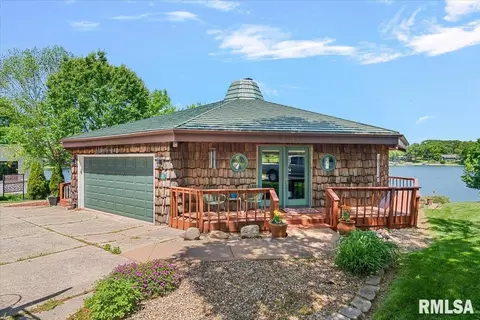 825 Poplar Dr, Petersburg, IL 62675